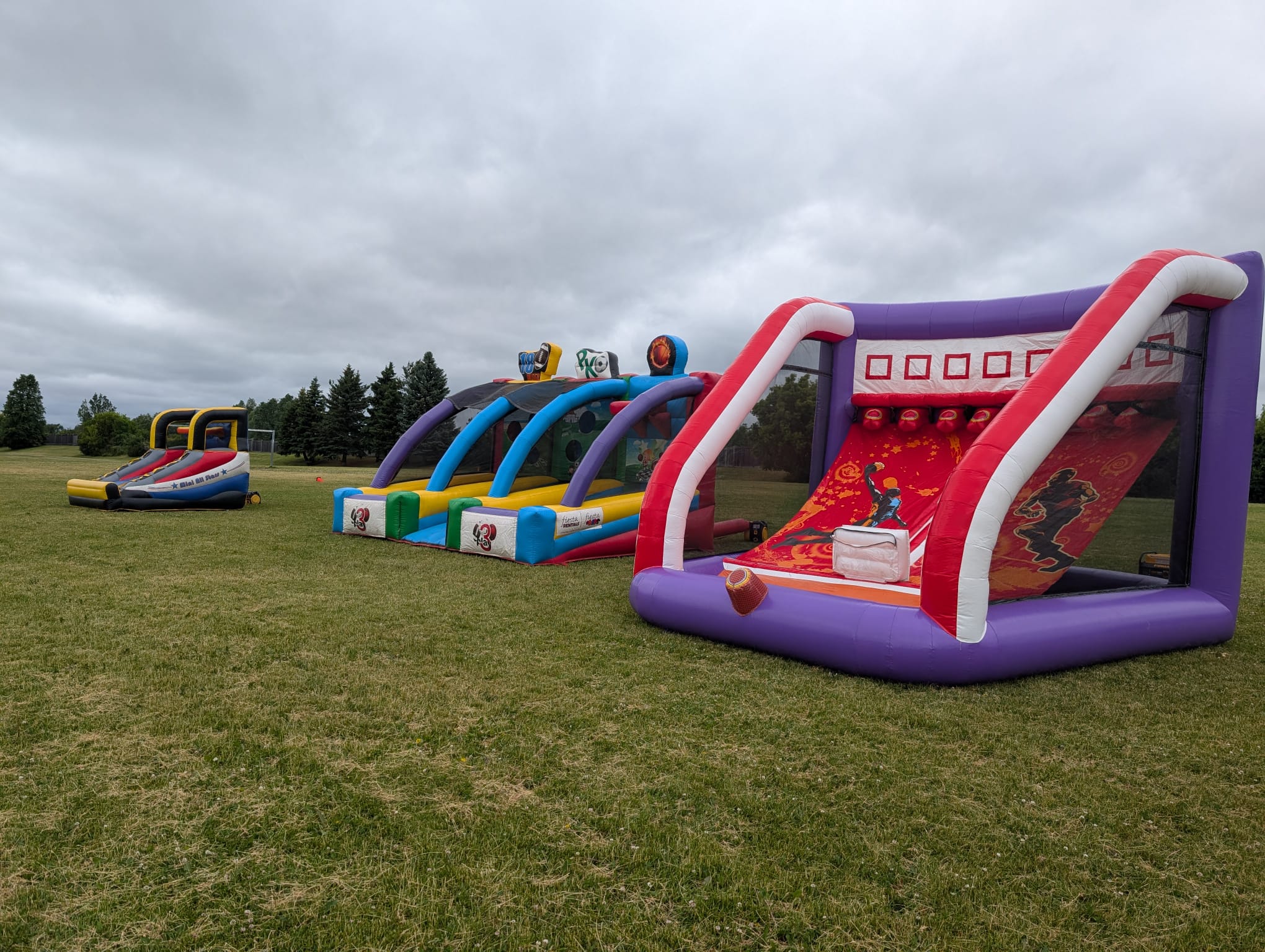 Inflatable Dual Game Basketball Duel Challenge Inflatable Game – Castle Mania